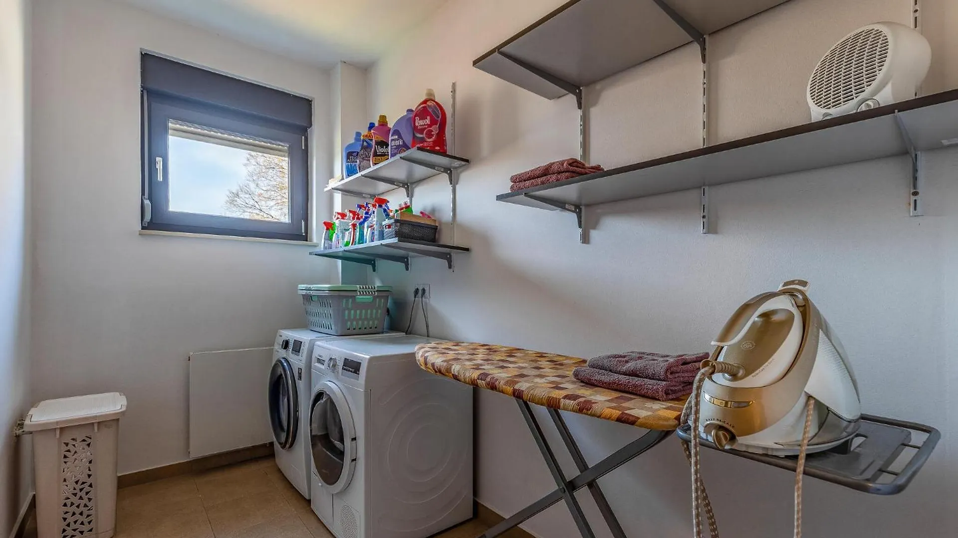 Holiday home Awesome Home In Pula With Kitchen